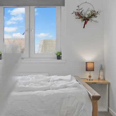 Cozy 2br With Car Parking Apartment Edinburgh