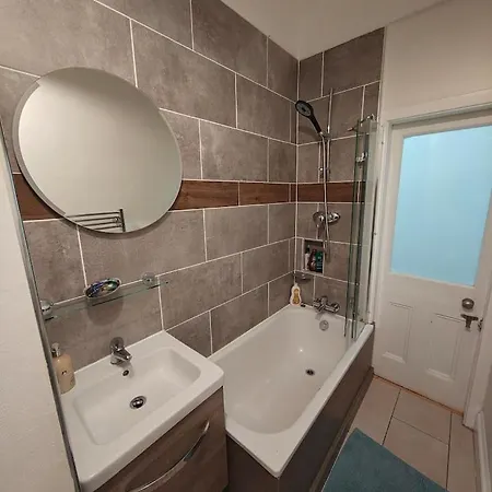 Charming Flat For Couples & Families * אדינבורו