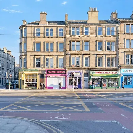 Bright 2 Bedroom Flat On Leith Walk