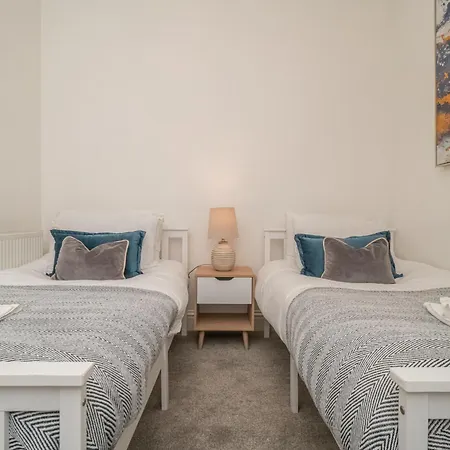 Georgian Elegance With Patio Garden West End - Pass The Keys