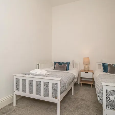 דירה Georgian Elegance With Patio Garden West End - Pass The Keys אדינבורו