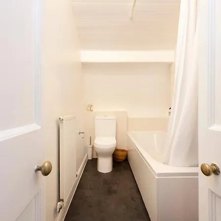 アパート Chic 1-bedroom In New Town エディンバラ