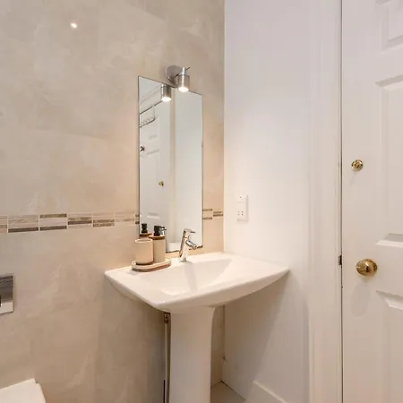 Elegant 2-bedroom In New Town Near Princes Street