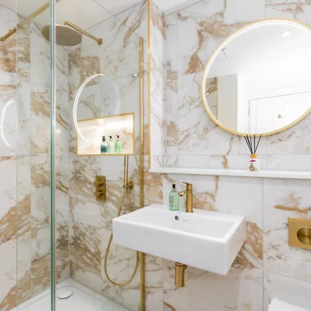 Dragon Luxury At Rutland Square