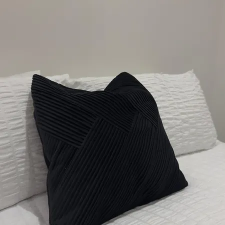 Modern & Cozy In Leith Walk אדינבורו