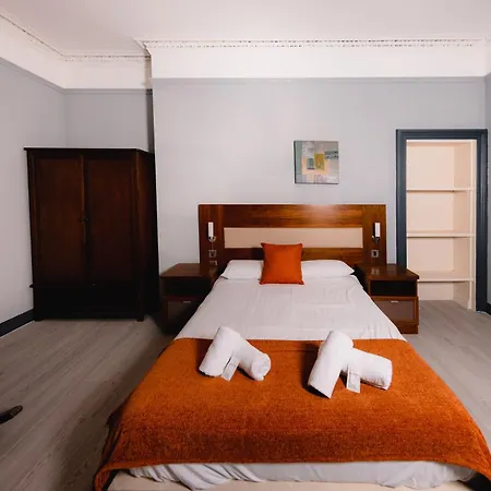 Lovely By Calton Hill 아파트