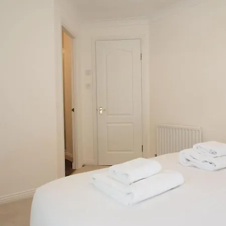 Fettes - Homely 2bd In Quiet Development *