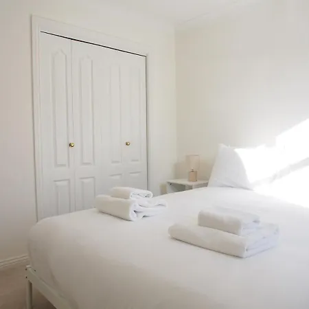 Fettes - Homely 2bd In Quiet Development