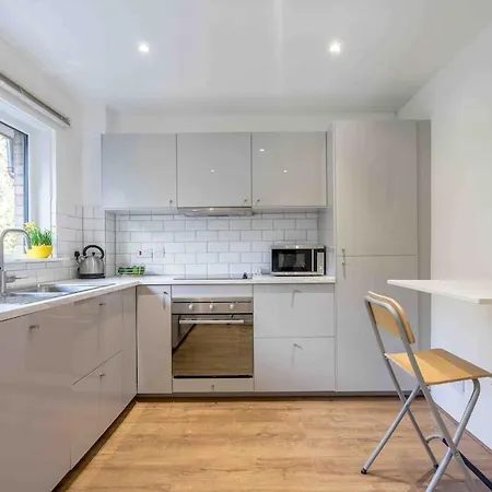 Tranquil 2 Bed Flat, Free Parking, Near Murrayfield & Centre
