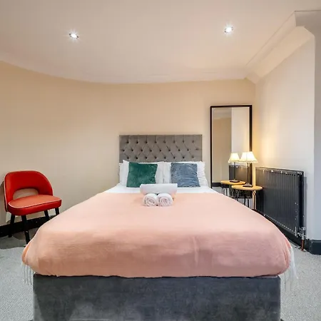 Percys Place Sleep 11, 15 Minute To Centre Free Parking דירה *
