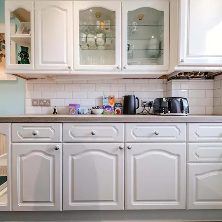 Bright Sleep 4 15 Minute Centre Free Parking Neaby