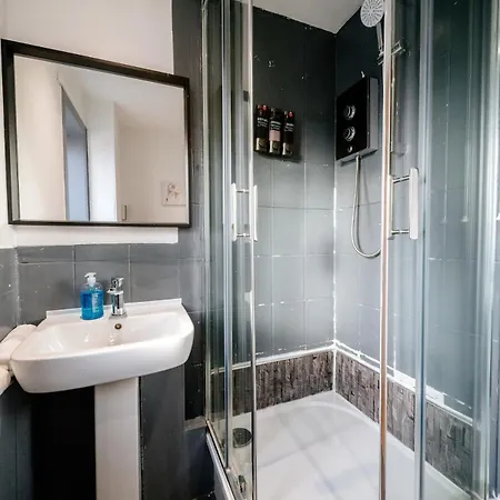 Apartment Bottom Of Royal Mile 7 Beds Sleeps 8 3 Bthrooms Edinburgh