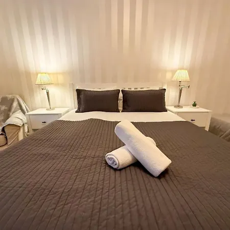The Garden Flat Apartment *