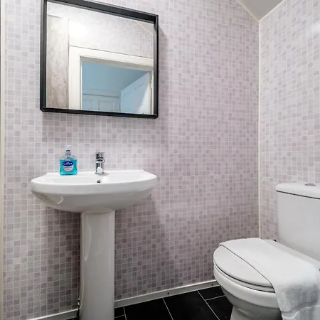 Percys Place Sleep 10, 15 Minute To Centre Free Parking Edinburgh