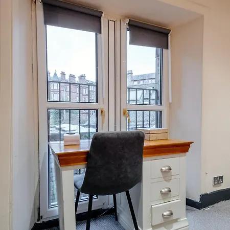 Percys Place Sleep 11, 15 Minute To Centre Free Parking דירה אדינבורו