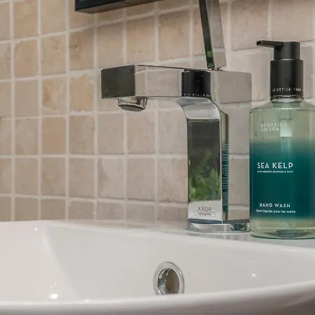 Georgian Elegance With Patio Garden West End - Pass The Keys אדינבורו