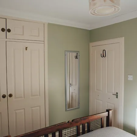 Snug 1 Bed In Edinburgh's Juniper *