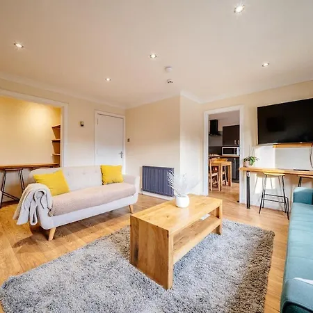 Bottom Of Royal Mile 7 Beds Sleeps 12 3 Bthrooms Lägenhet *