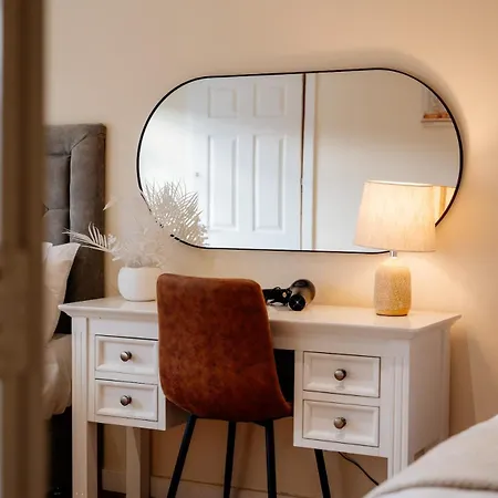 Bottom Of Royal Mile 7 Beds Sleeps 12 3 Bthrooms