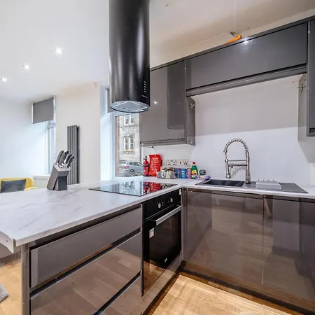 Milton's Place Sleeps 5, 10 Minutes Walk To Royal Mile Apartman *
