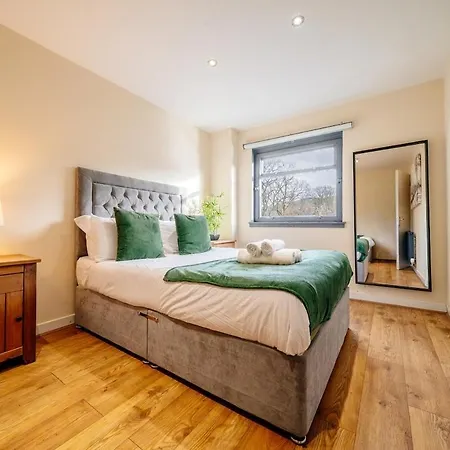 Bottom Of Royal Mile 7 Beds Sleeps 12 3 Bthrooms