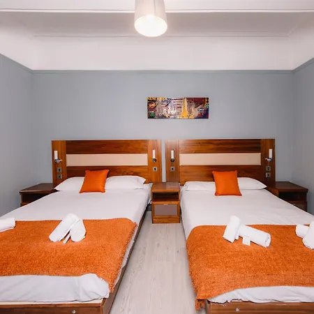 Lovely By Calton Hill 에든버러