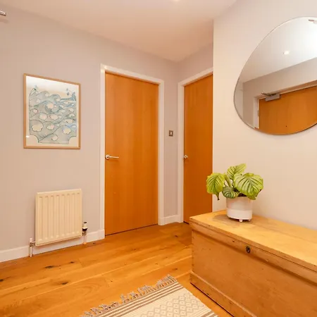 Stylish 2-bedroom In Leith