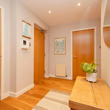 Stylish 2-bedroom In Leith Edinburgh