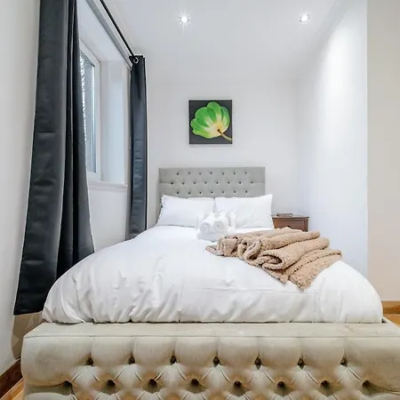 Milton's Place Sleeps 5, 10 Minutes Walk To Royal Mile Apartman *