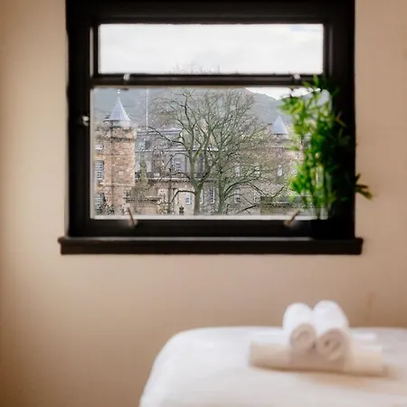 Lägenhet Bottom Of Royal Mile 7 Beds Sleeps 12 3 Bthrooms *