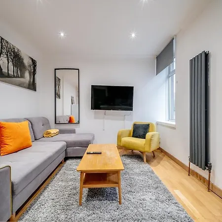 Milton's Place Sleeps 5, 10 Minutes Walk To Royal Mile אדינבורו