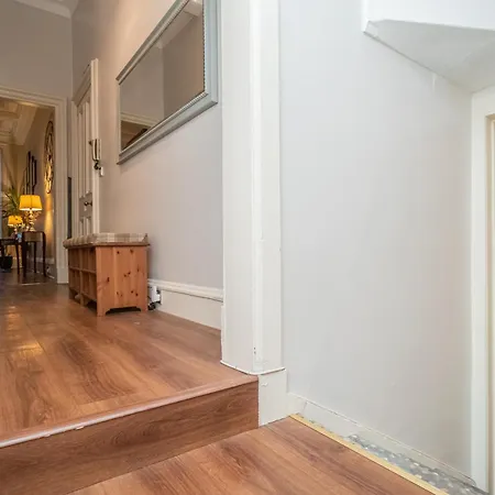 Georgian Elegance With Patio Garden West End - Pass The Keys אדינבורו