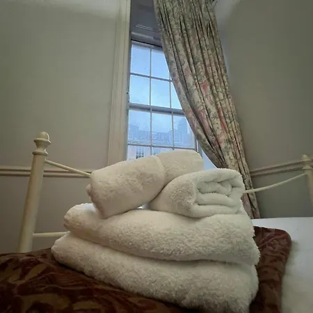 Regal 2bd Georgian Flat In The Heart Of אדינבורו