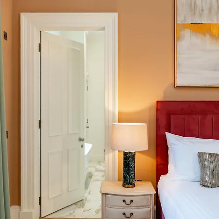 Апартаменты Dragon Luxury At Rutland Square *
