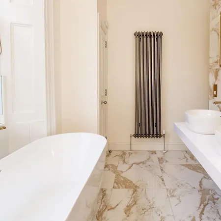 Dragon Luxury At Rutland Square *