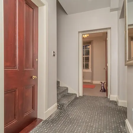 Georgian Elegance With Patio Garden West End - Pass The Keys אדינבורו