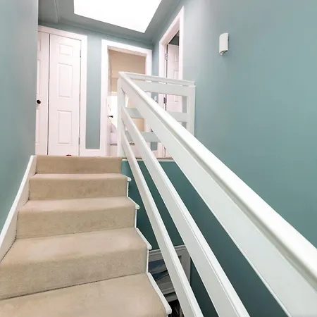 Luxury Family Flat In New Town