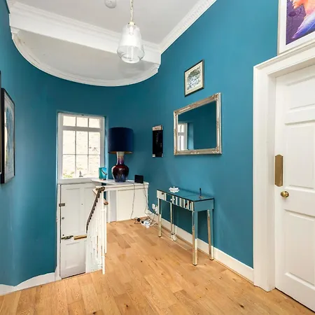 Luxury Family Flat In New Town דירה *