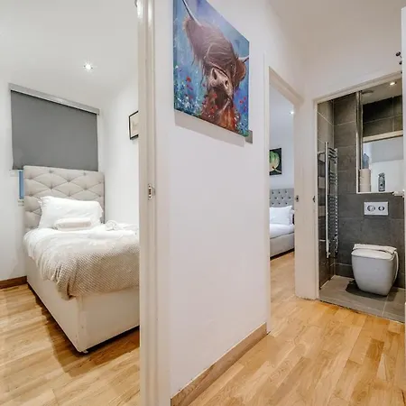 Milton's Place Sleeps 5, 10 Minutes Walk To Royal Mile