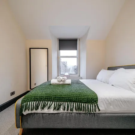 Percys Place Sleep 10, 15 Minute To Centre Free Parking