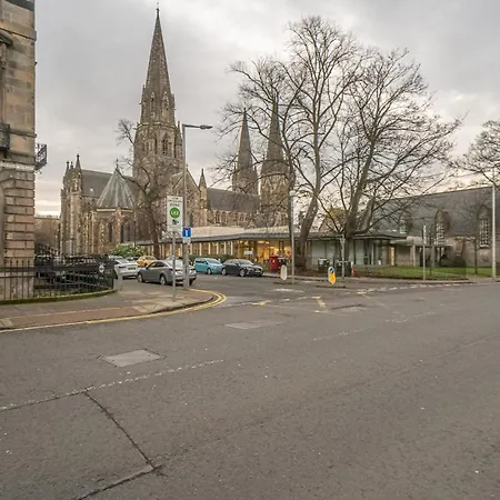 Georgian Elegance With Patio Garden West End - Pass The Keys דירה אדינבורו