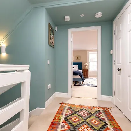 Luxury Family Flat In New Town *