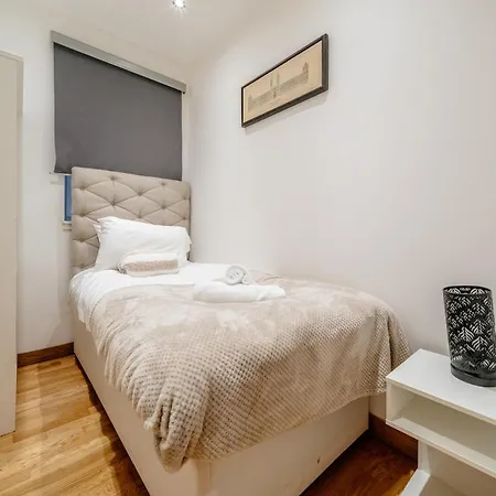 Milton's Place Sleeps 5, 10 Minutes Walk To Royal Mile אדינבורו