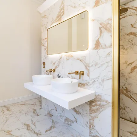 Апартаменты Dragon Luxury At Rutland Square *