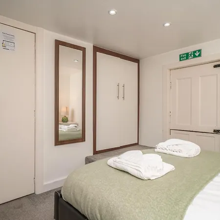 Georgian Elegance With Patio Garden West End - Pass The Keys אדינבורו