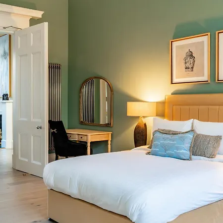 Апартаменты Dragon Luxury At Rutland Square