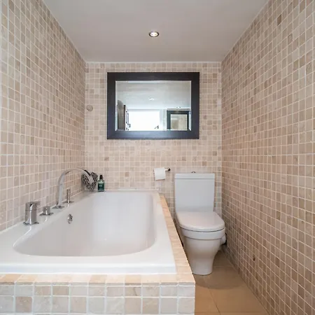 Georgian Elegance With Patio Garden West End - Pass The Keys * אדינבורו