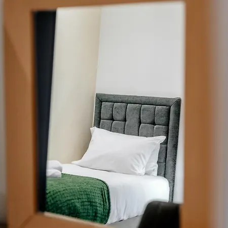 Apartment Percys Place Sleep 10, 15 Minute To Centre Free Parking Edinburgh