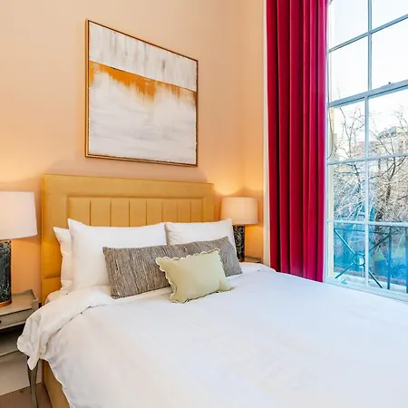 Dragon Luxury At Rutland Square דירה