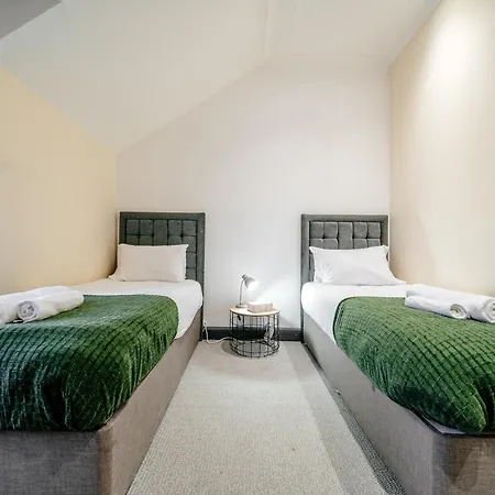 דירה Percys Place Sleep 11, 15 Minute To Centre Free Parking אדינבורו